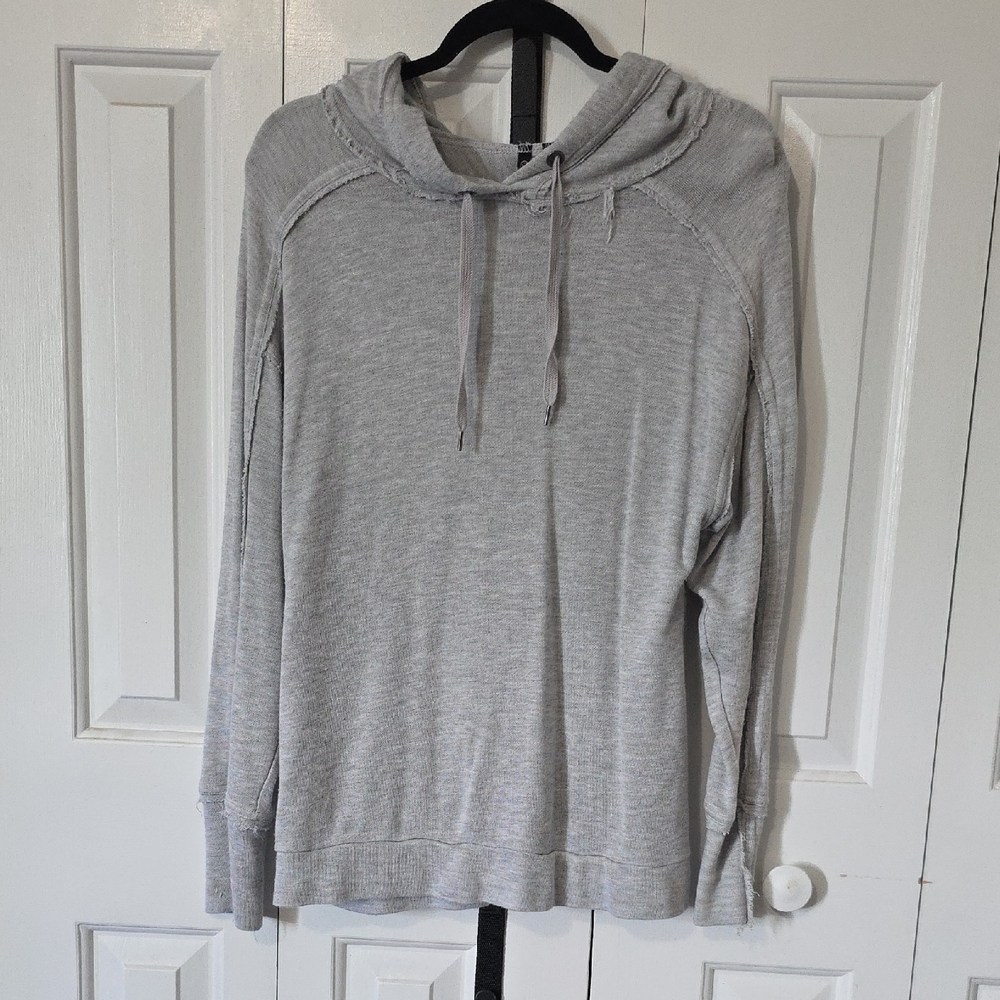 Versona Light Gray Knit Top